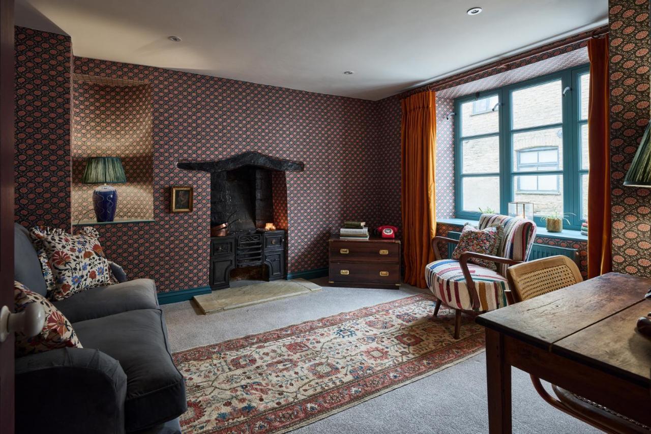 Townhouse Suites- Abbey Row 马姆斯伯里 外观 照片