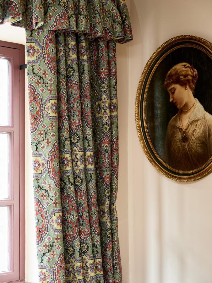 Townhouse Suites- Abbey Row 马姆斯伯里 外观 照片