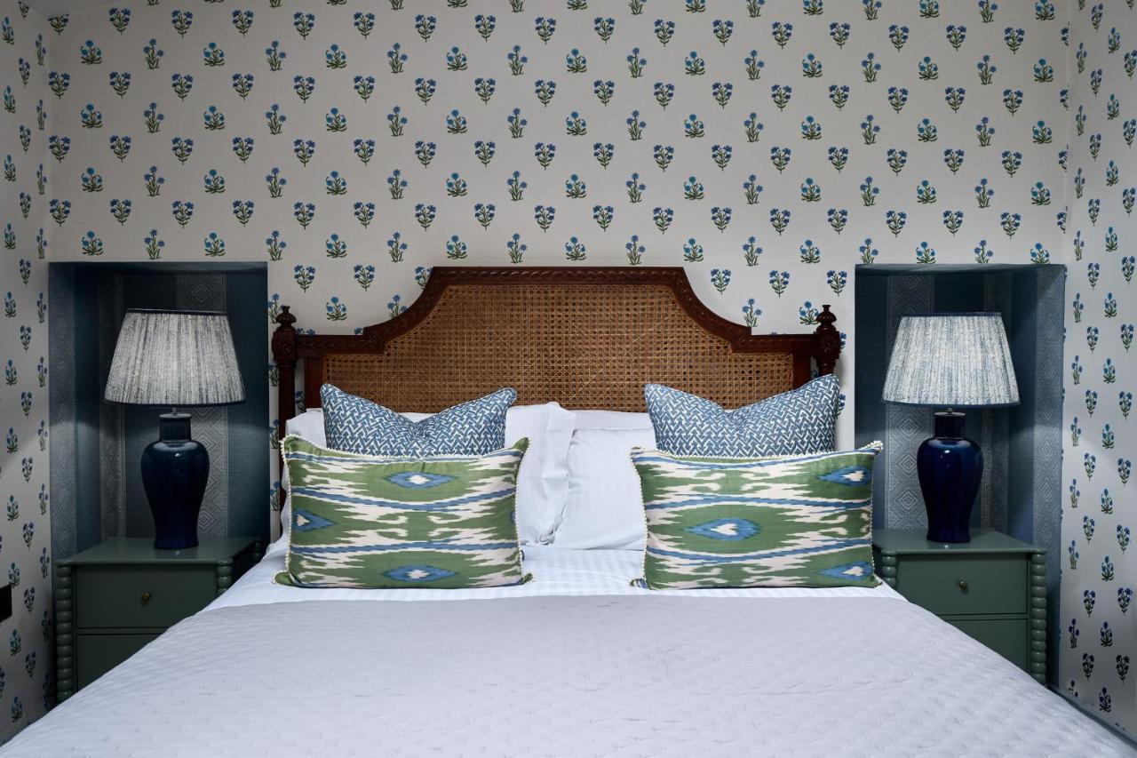 Townhouse Suites- Abbey Row 马姆斯伯里 外观 照片