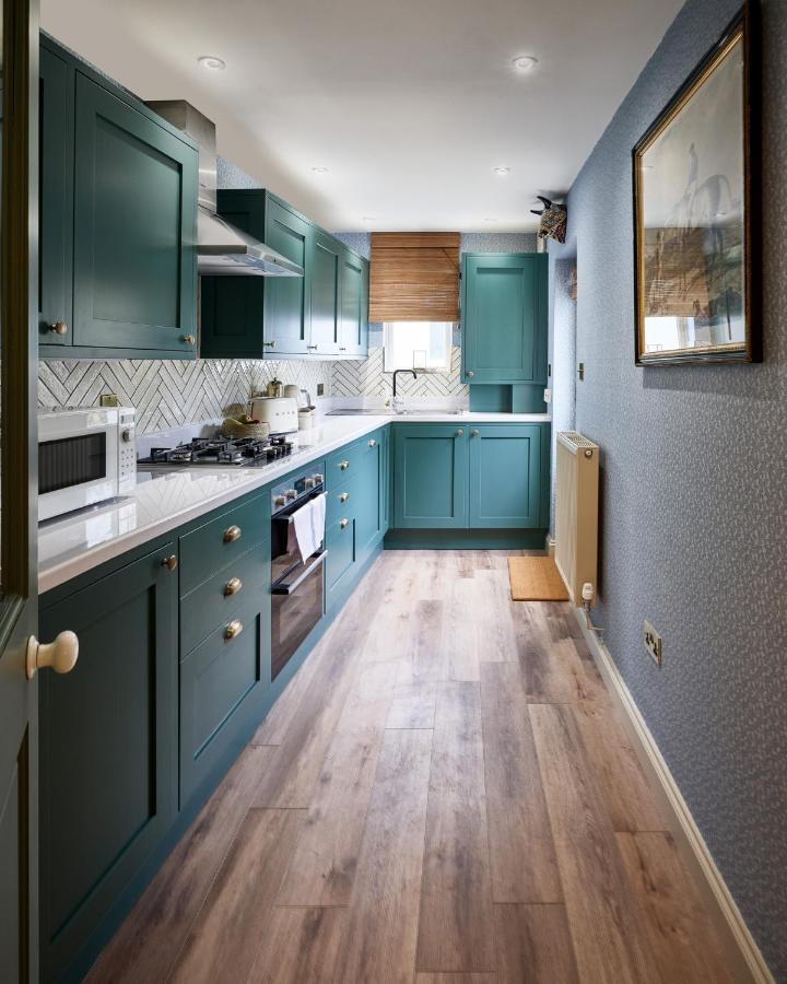 Townhouse Suites- Abbey Row 马姆斯伯里 外观 照片