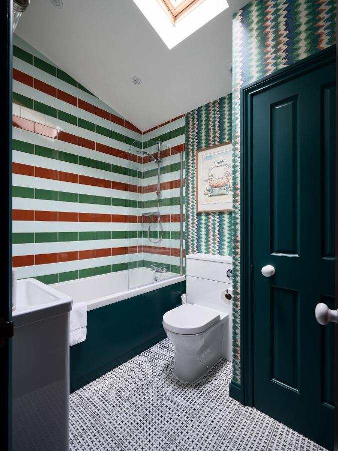 Townhouse Suites- Abbey Row 马姆斯伯里 外观 照片