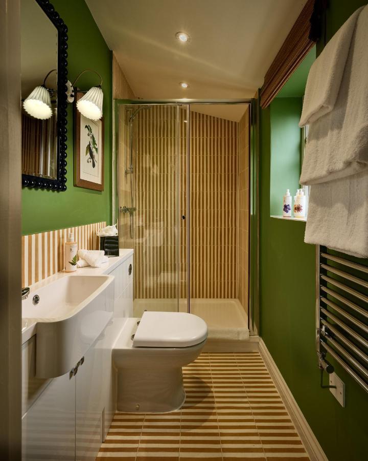 Townhouse Suites- Abbey Row 马姆斯伯里 外观 照片