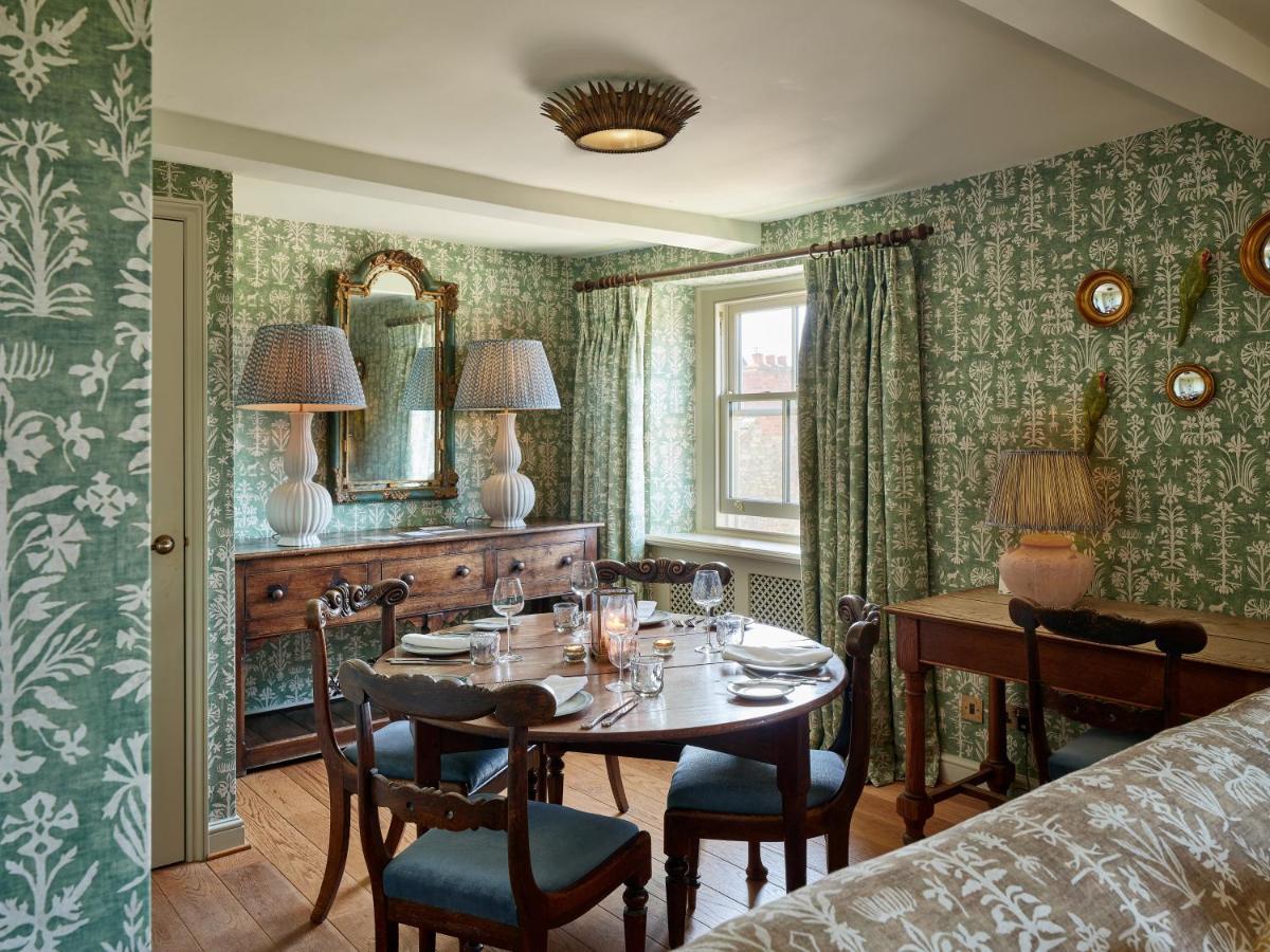 Townhouse Suites- Abbey Row 马姆斯伯里 外观 照片
