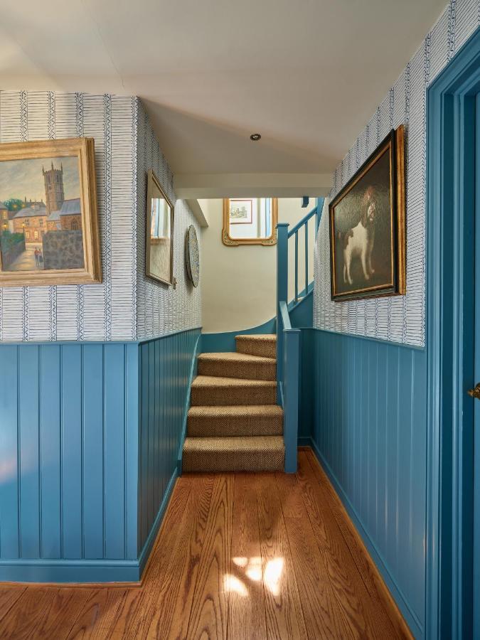 Townhouse Suites- Abbey Row 马姆斯伯里 外观 照片
