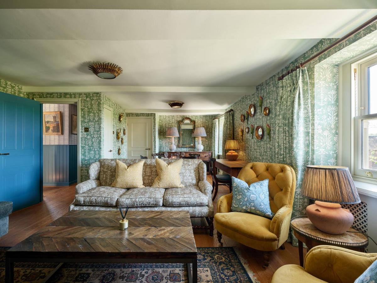 Townhouse Suites- Abbey Row 马姆斯伯里 外观 照片