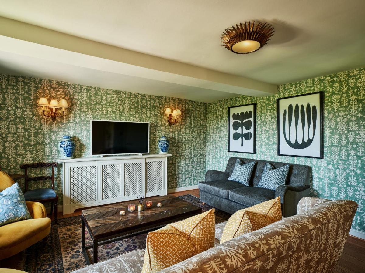 Townhouse Suites- Abbey Row 马姆斯伯里 外观 照片