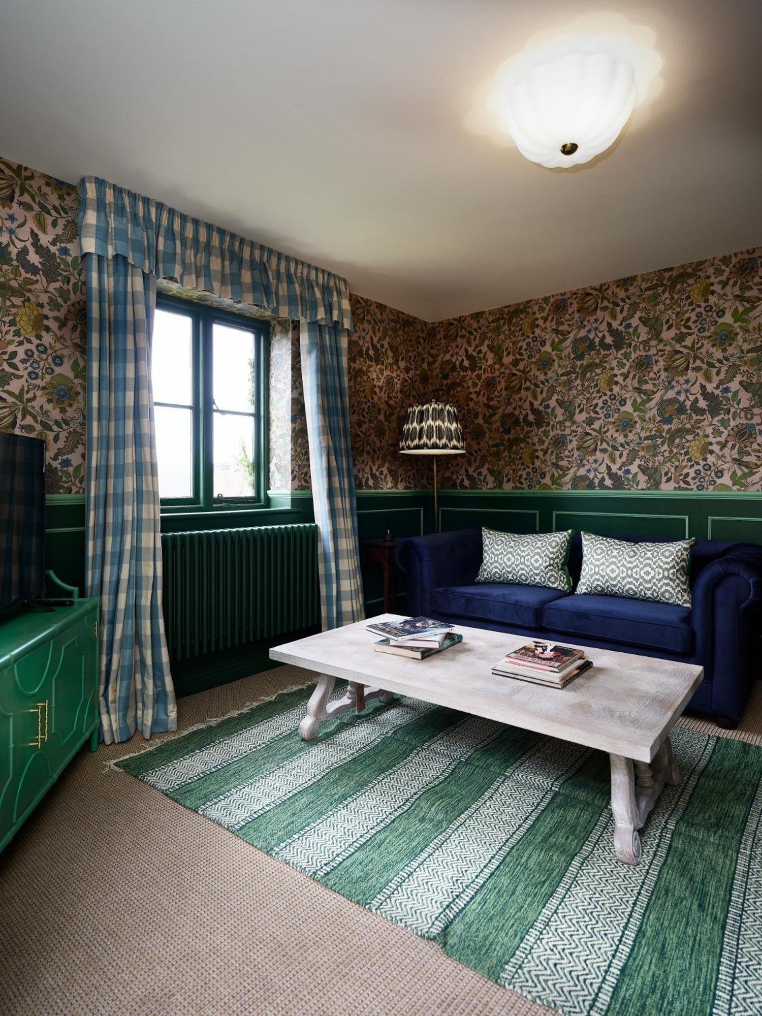 Townhouse Suites- Abbey Row 马姆斯伯里 外观 照片
